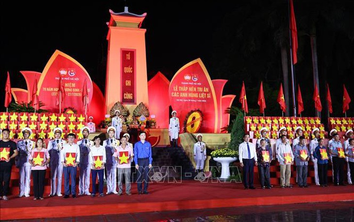 Vùng 4 Hải quân dâng hương tưởng niệm các anh hùng liệt sĩ Gạc Ma- Ảnh 3.
