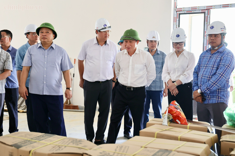 kiem-tra2-17850565373621269916972 Phó Thủ tướng kiểm tra tiến độ trường nội trú hơn 251 tỷ đồng tại Tuyên Quang- Ảnh 2.