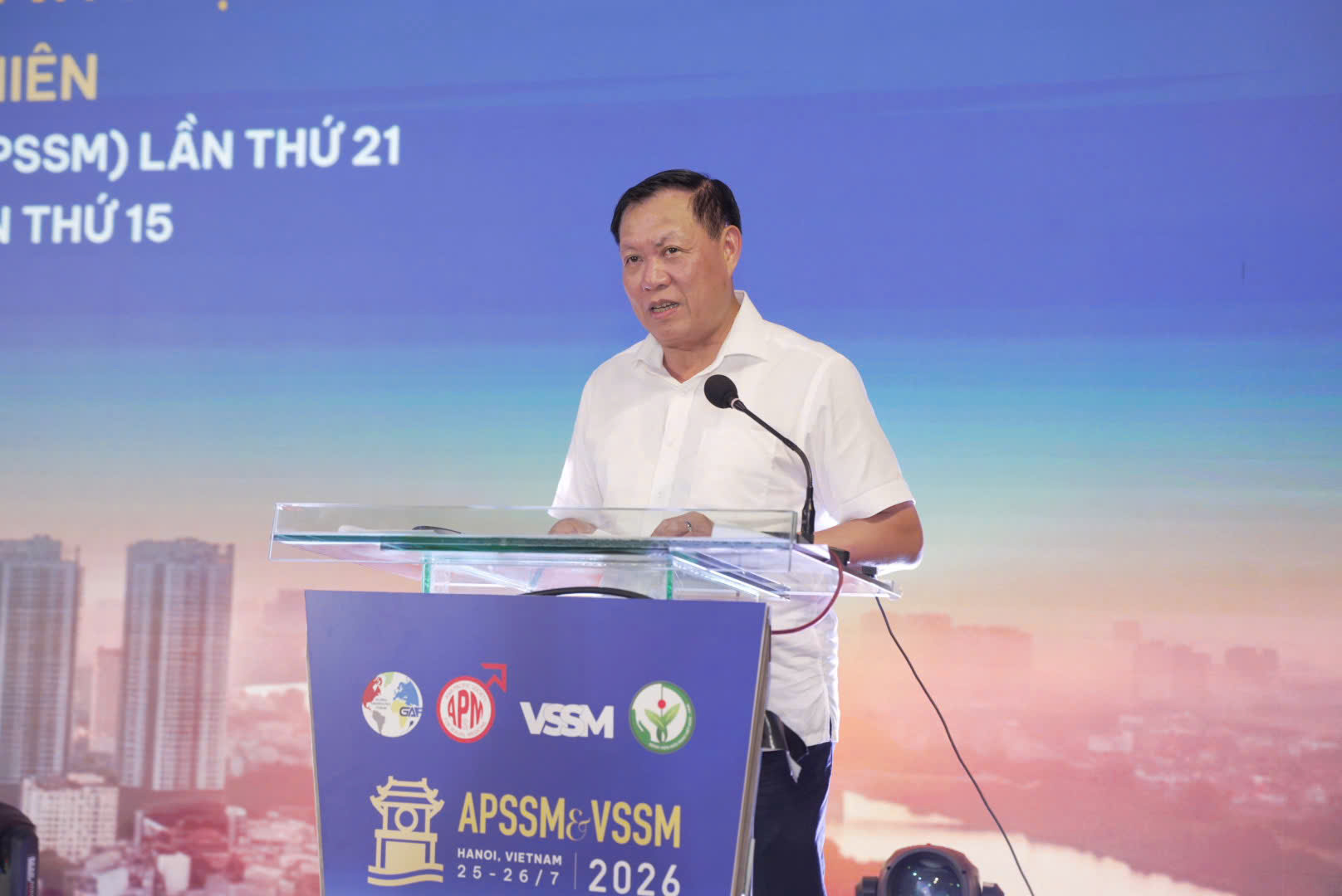 Thứ trưởng Đỗ Xuân Tuyên phát biểu tại Đại hội Y học Giới tính Việt Nam