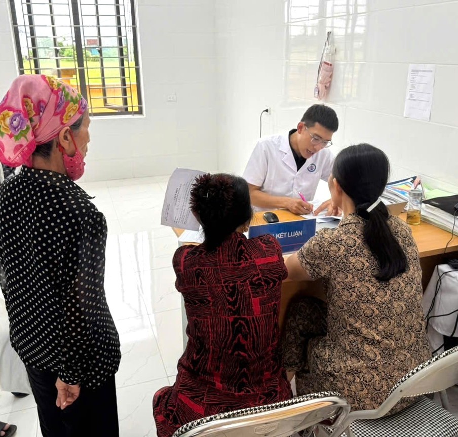 Khám sức khỏe, tư vấn và hướng dẫn điều trị Ảnh 2.