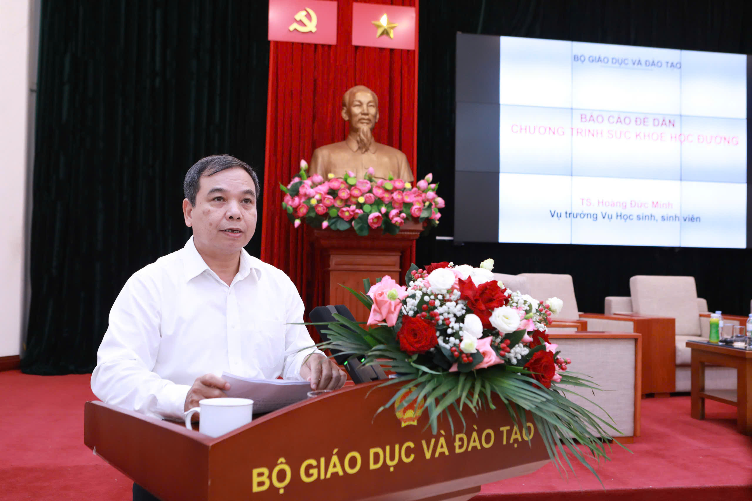 Ông Hoàng Đức Minh phát biểu Ông Hoàng Đức Minh phát biểu