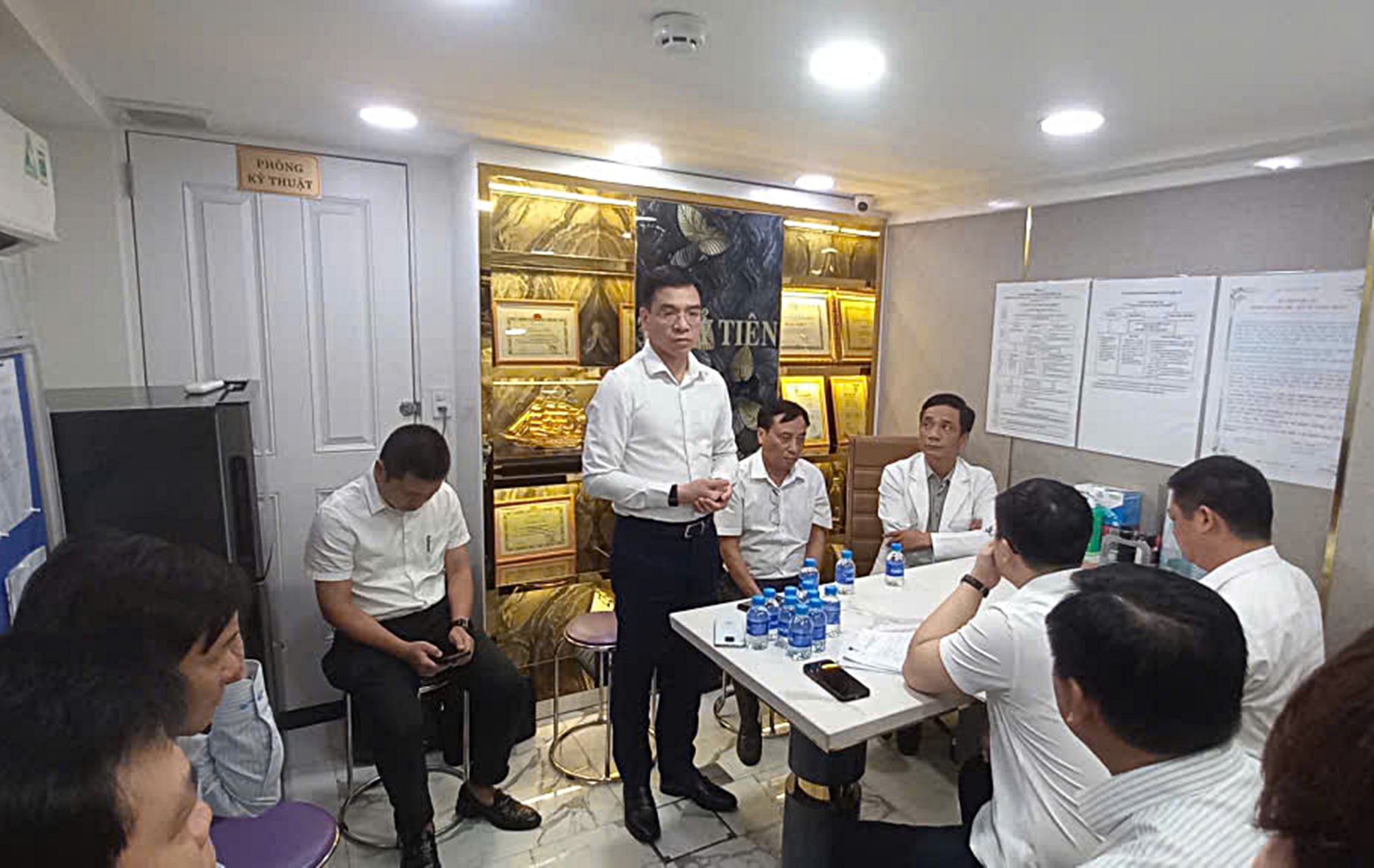 Bộ Y tế đột xuất kiểm tra phòng khám thẩm mỹ Thủy Tiên- Ảnh 1.