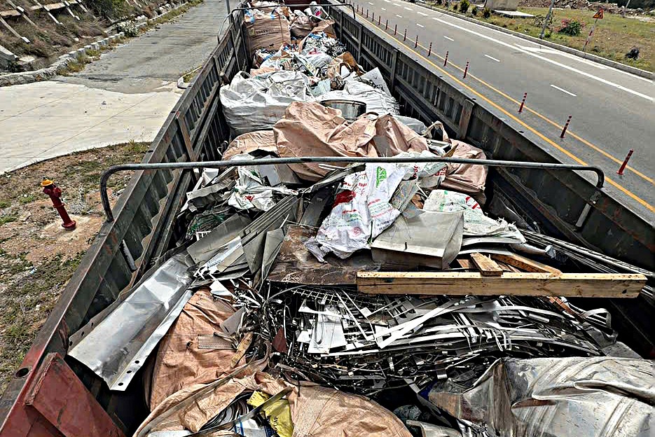 Khám Phá Nguyên Nhân Vụ Rơi Vật Sắc Nhọn Trên Cao Tốc Kéo Dài 337 Km - Ảnh 2.