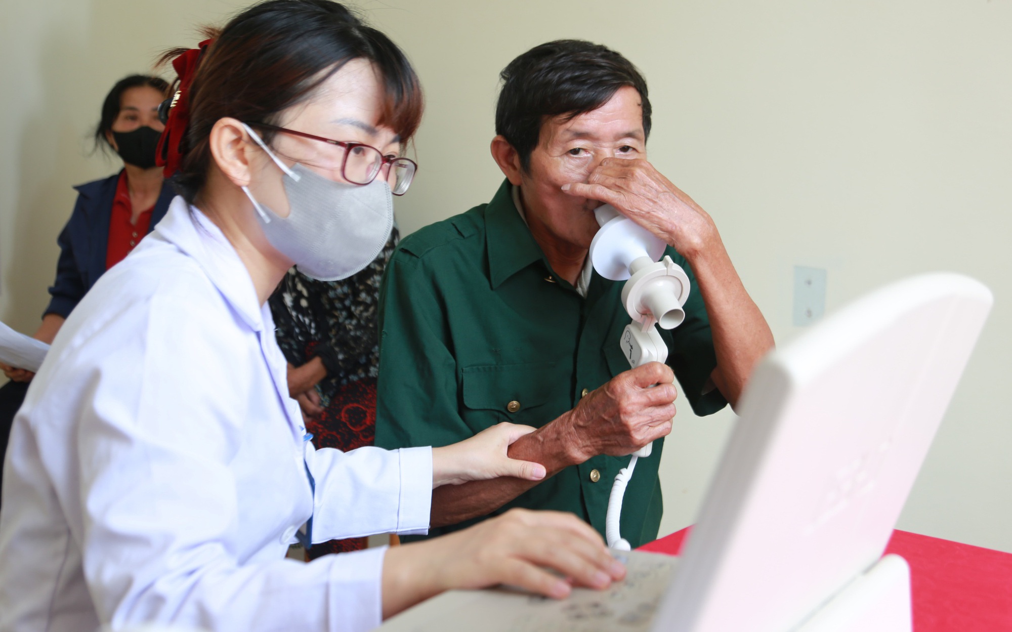 Khám Sức Khỏe Định Kỳ: Lợi Ích và Quyền Lợi Dành Cho Người Lao Động