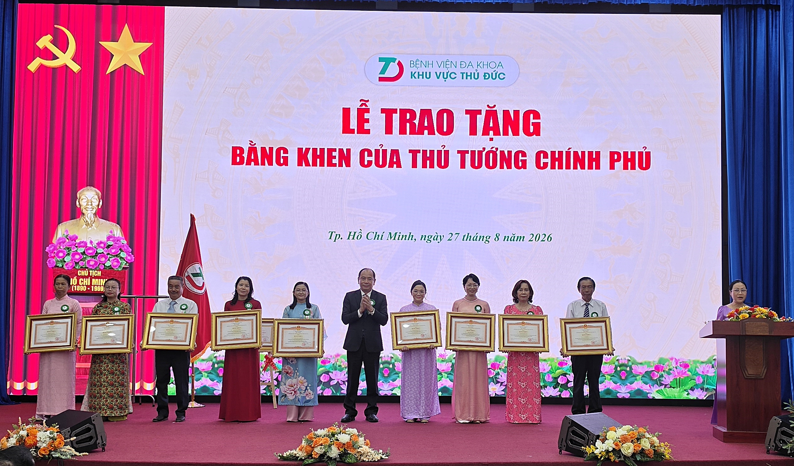 Bệnh viện nghìn tỷ ở TPHCM đón nhận Huân chương Lao động hạng Nhì- Ảnh 2.