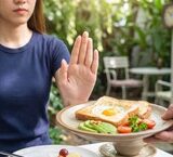 Những Lưu Ý Quan Trọng Khi Sử Dụng Trà Lá Sen Để Bảo Vệ Sức Khỏe