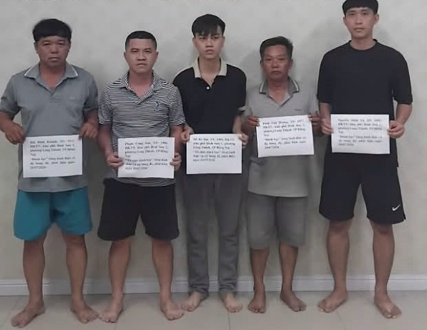 Bắt giữ năm đối tượng cá độ bóng đá