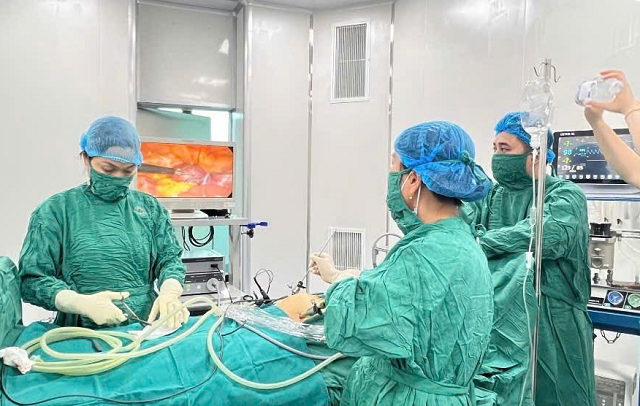 a-17861661150801475601587 Câu Chuyện Cảm Động: Phẫu Thuật Cấp Cứu Giải Cứu Một Phụ Nữ 29 Tuổi Bị Vỡ Nang Buồng Trứng- Ảnh 1.