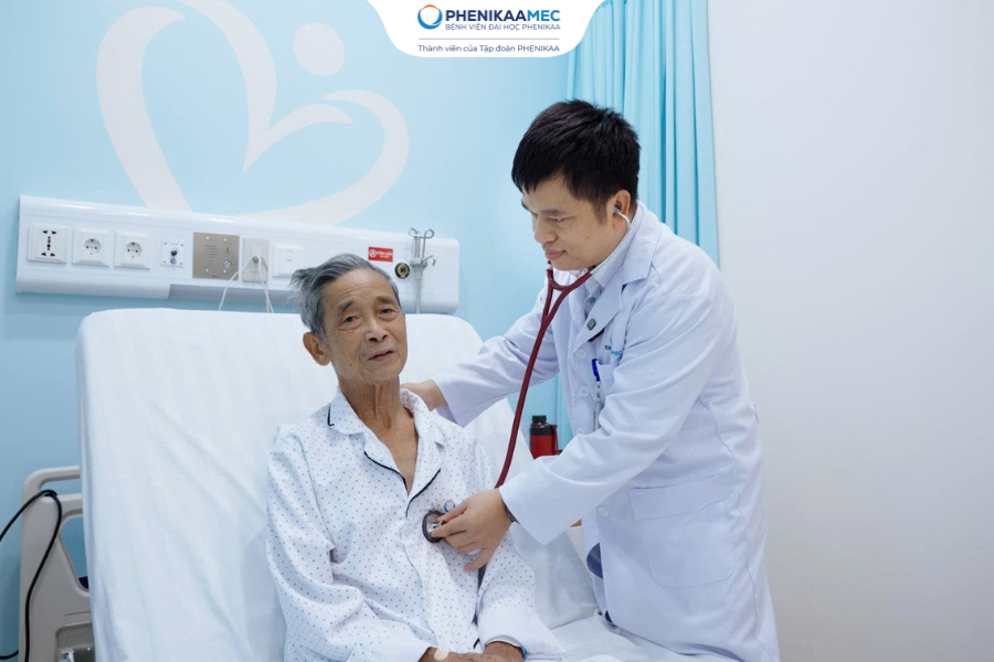 anh-1-thumb-1785841643026466456812 Khó thở kéo dài ở người cao tuổi: Dấu hiệu cảnh báo hẹp động mạch vành nguy hiểm - Ảnh 1.