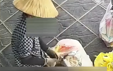 Chuyện Tình Đầy Tranh Cãi Của Một Cặp Đôi Trên Xe Máy