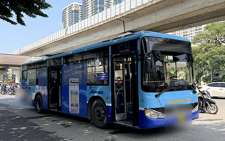 Danh tính các tài xế vụ tai nạn liên hoàn 4 ô tô trên cầu Nhật Tân- Ảnh 1