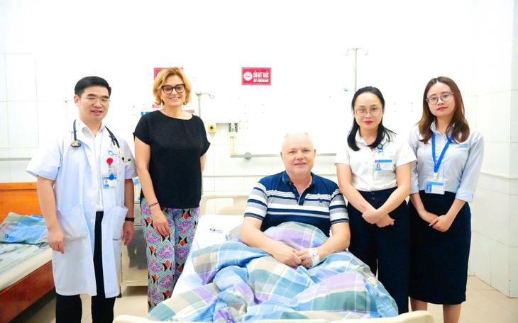 Cứu kịp thời du khách gặp sự cố sức khỏe trên Vịnh Hạ Long- Ảnh 3.