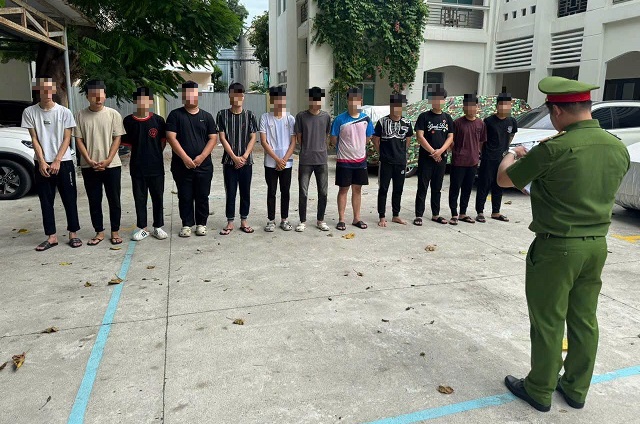 Đà Nẵng: 12 Thanh Niên Bị Bắt Giữ Vì Gây Rối Trật Tự Công Cộng