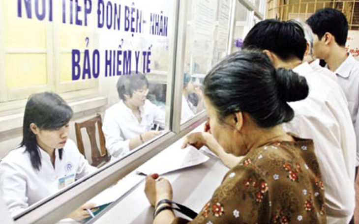 Chính phủ đặt mục tiêu 100% dân số tham gia bảo hiểm y tế. - Ảnh 2.