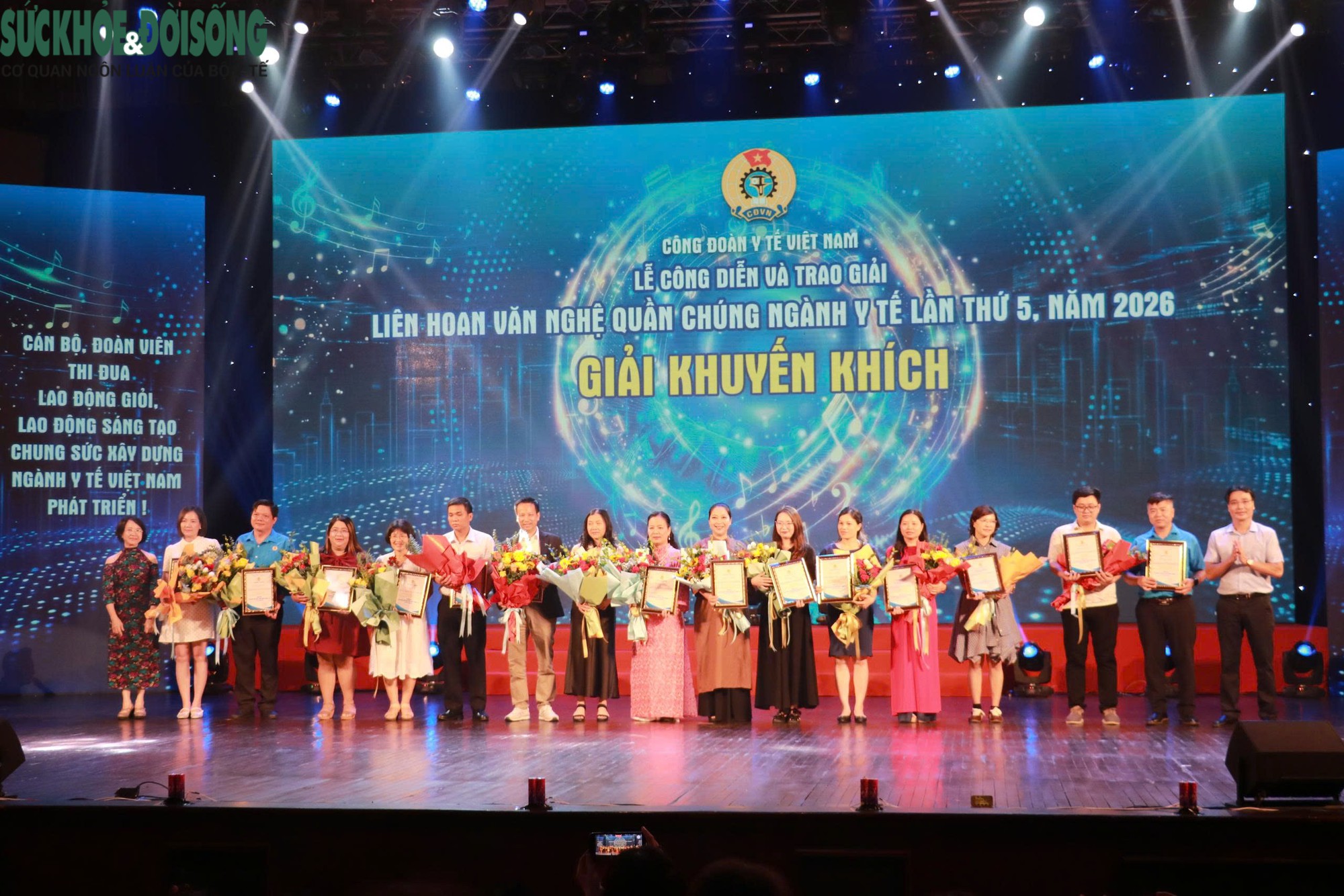 Vân Tay Nghệ Thuật: Liên Hoan Văn Nghệ Ngành Y Để Tôn Vinh Nghề Y