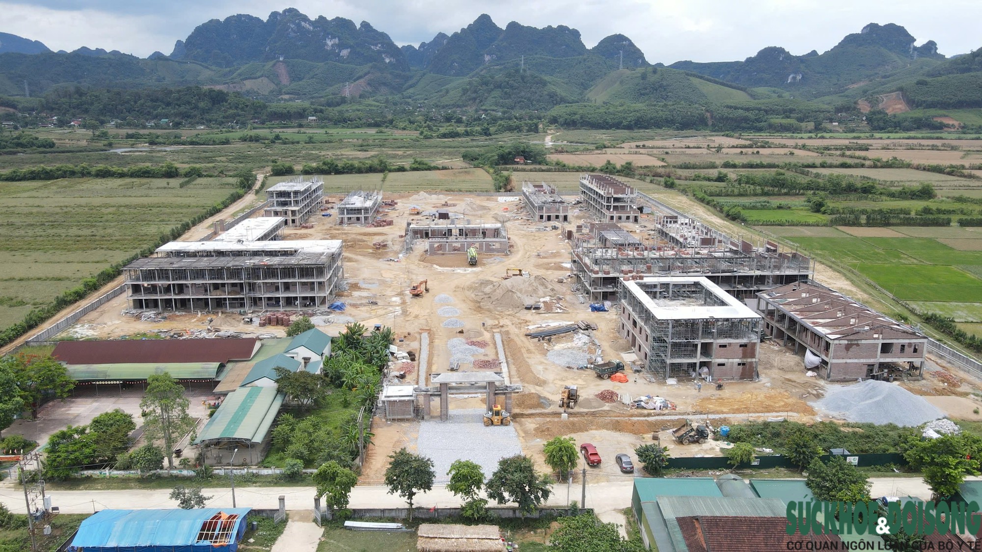 Tiến độ hoàn thành trường nội trú nơi vùng biên- Ảnh 1.
