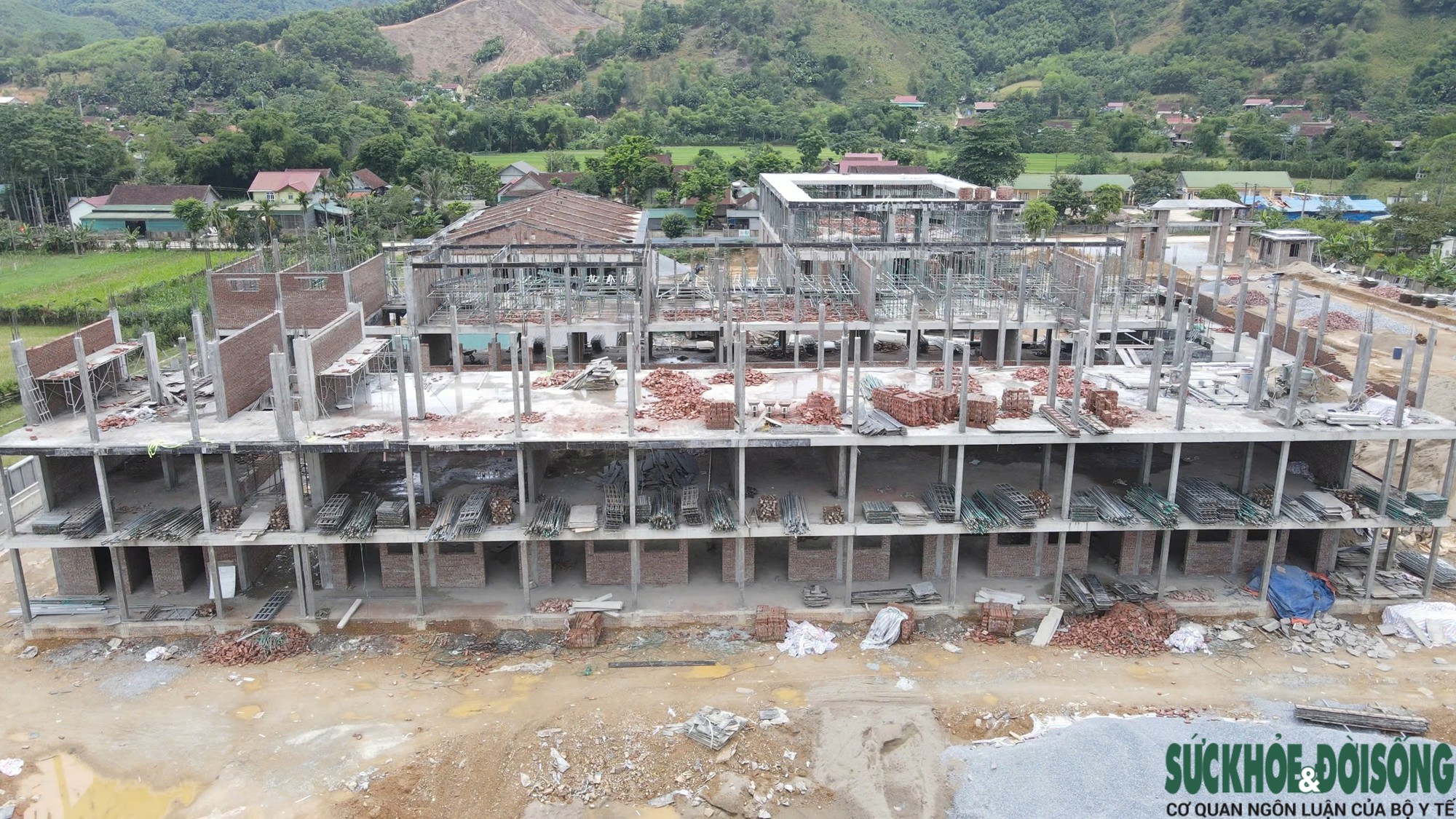 Tiến độ hoàn thành trường nội trú nơi vùng biên- Ảnh 3.