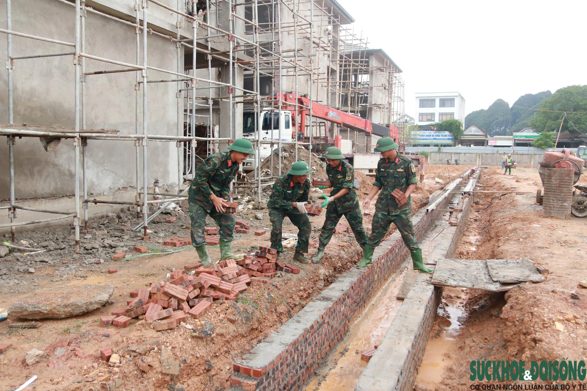 Bộ đội góp sức dựng trường nội trú vùng biên- Ảnh 5.