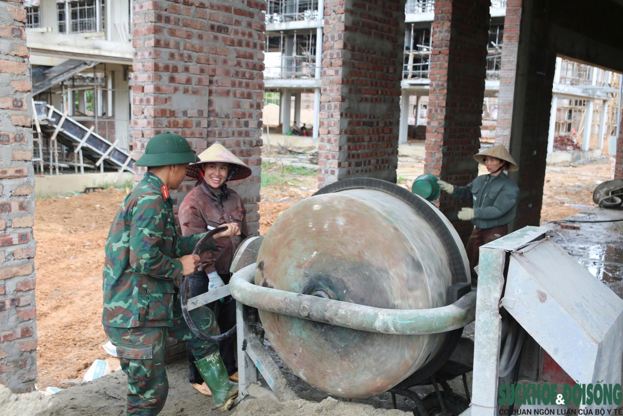 Bộ đội góp sức dựng trường nội trú vùng biên- Ảnh 8.