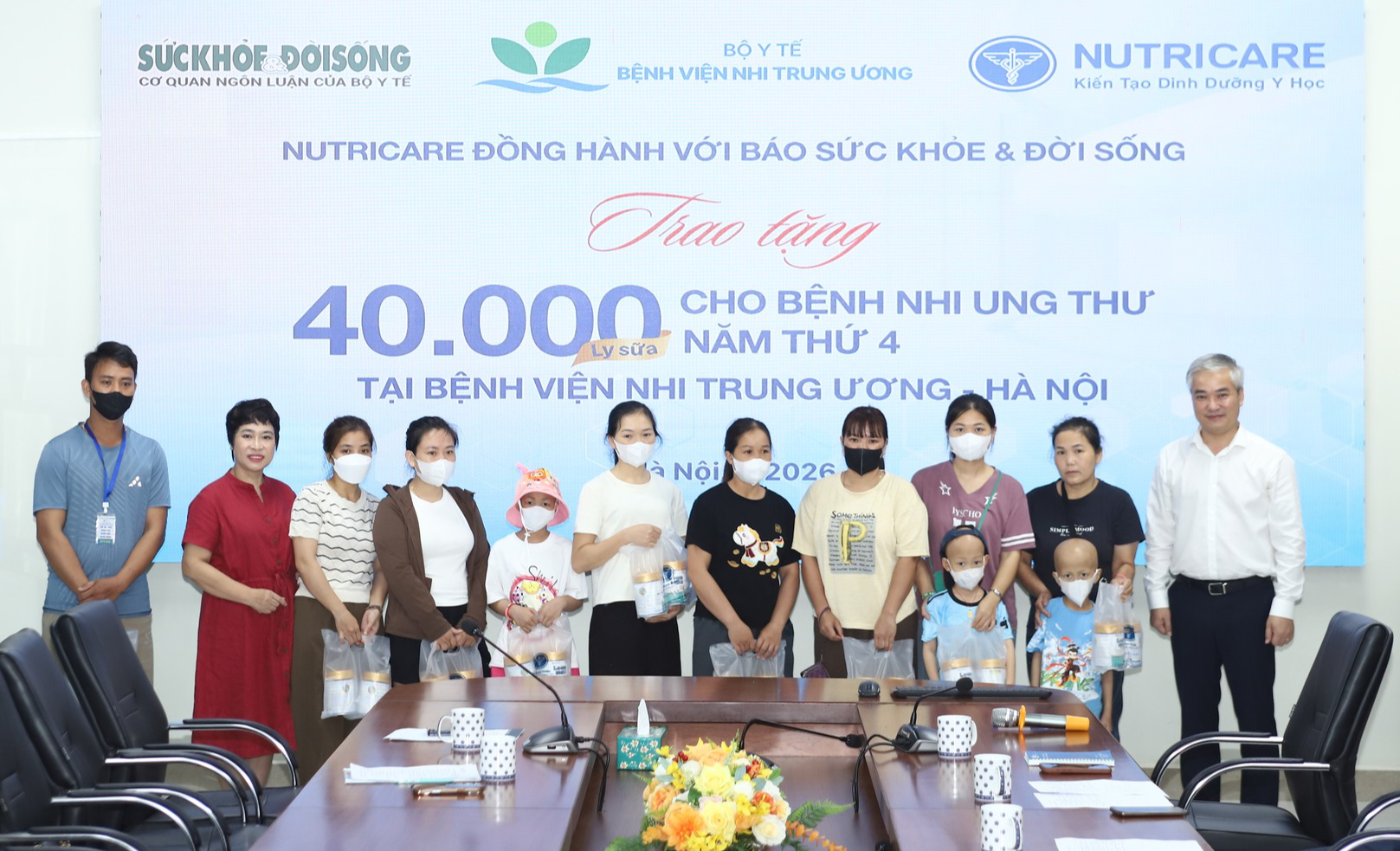 base64-1787224194938278589668 Báo Sức khỏe & Đời sống và Nutricare trao 40.000 ly sữa tiếp thêm động lực cho bệnh nhi ung thư- Ảnh 8.