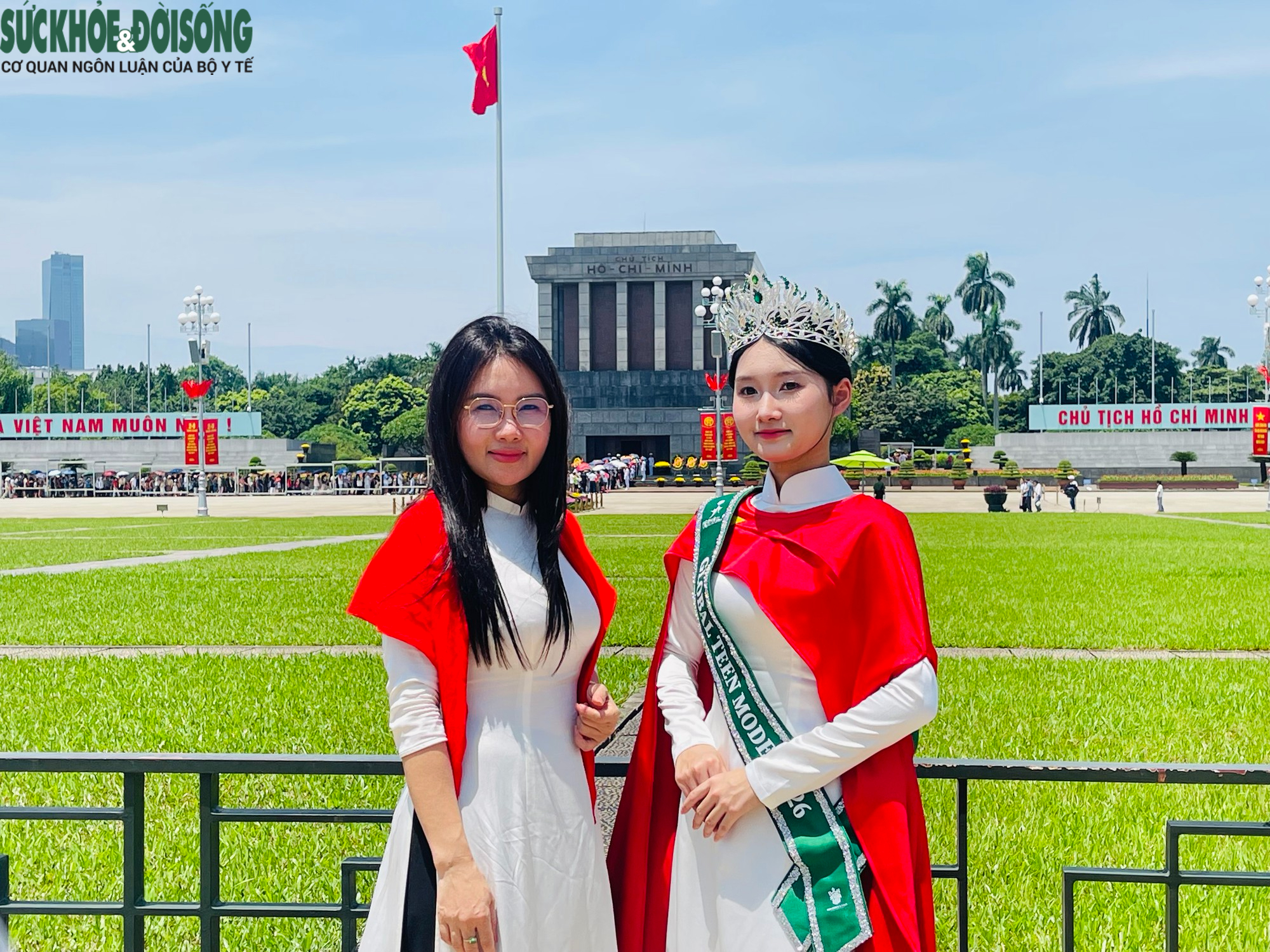base64-17881607452191654508491 Người dân nô nức về Quảng trường Ba Đình chụp ảnh dịp Quốc khánh- Ảnh 2.