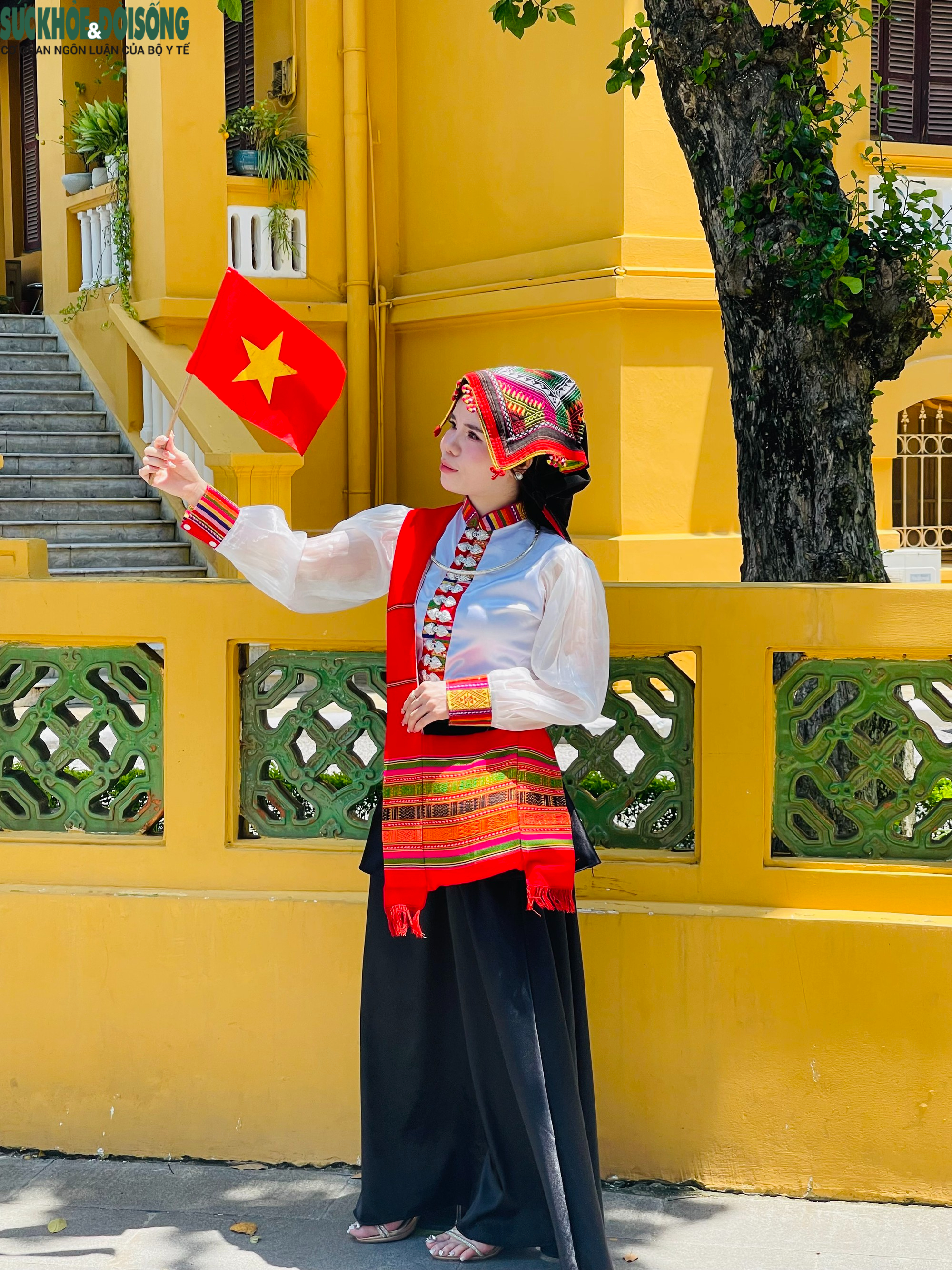Người dân nô nức về Quảng trường Ba Đình chụp ảnh dịp Quốc khánh- Ảnh 7.