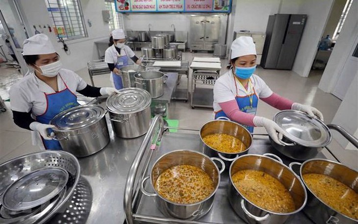 Hà Nội siết an toàn thực phẩm học đường, công khai nguồn gốc suất ăn bán trú- Ảnh 1.