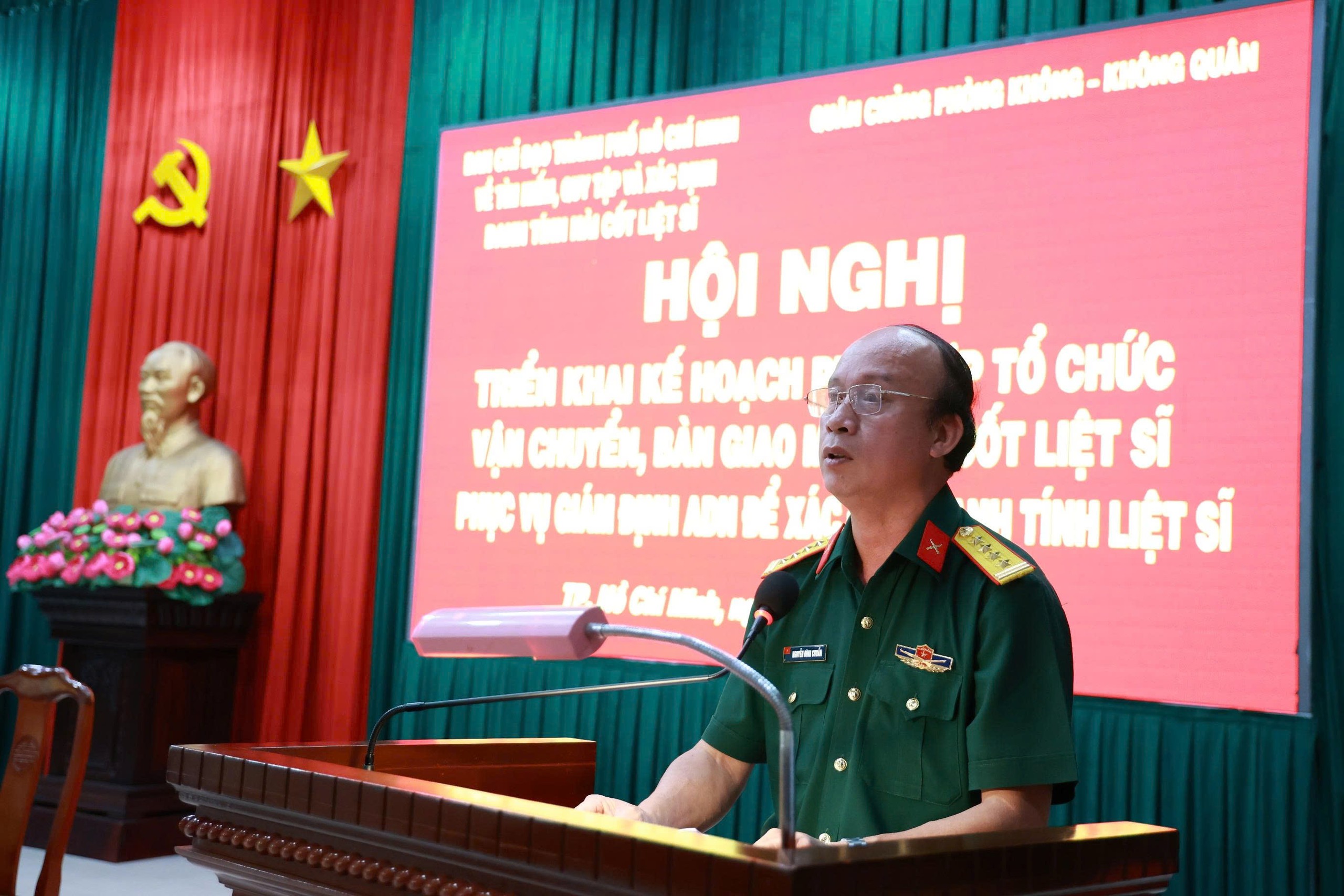 chuan-1787223012239893900632 Chuyển hơn 7.000 mẫu hài cốt liệt sĩ từ TPHCM ra Hà Nội giám định ADN- Ảnh 1.