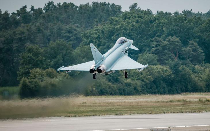 Đối thủ Eurofighter Typhoon