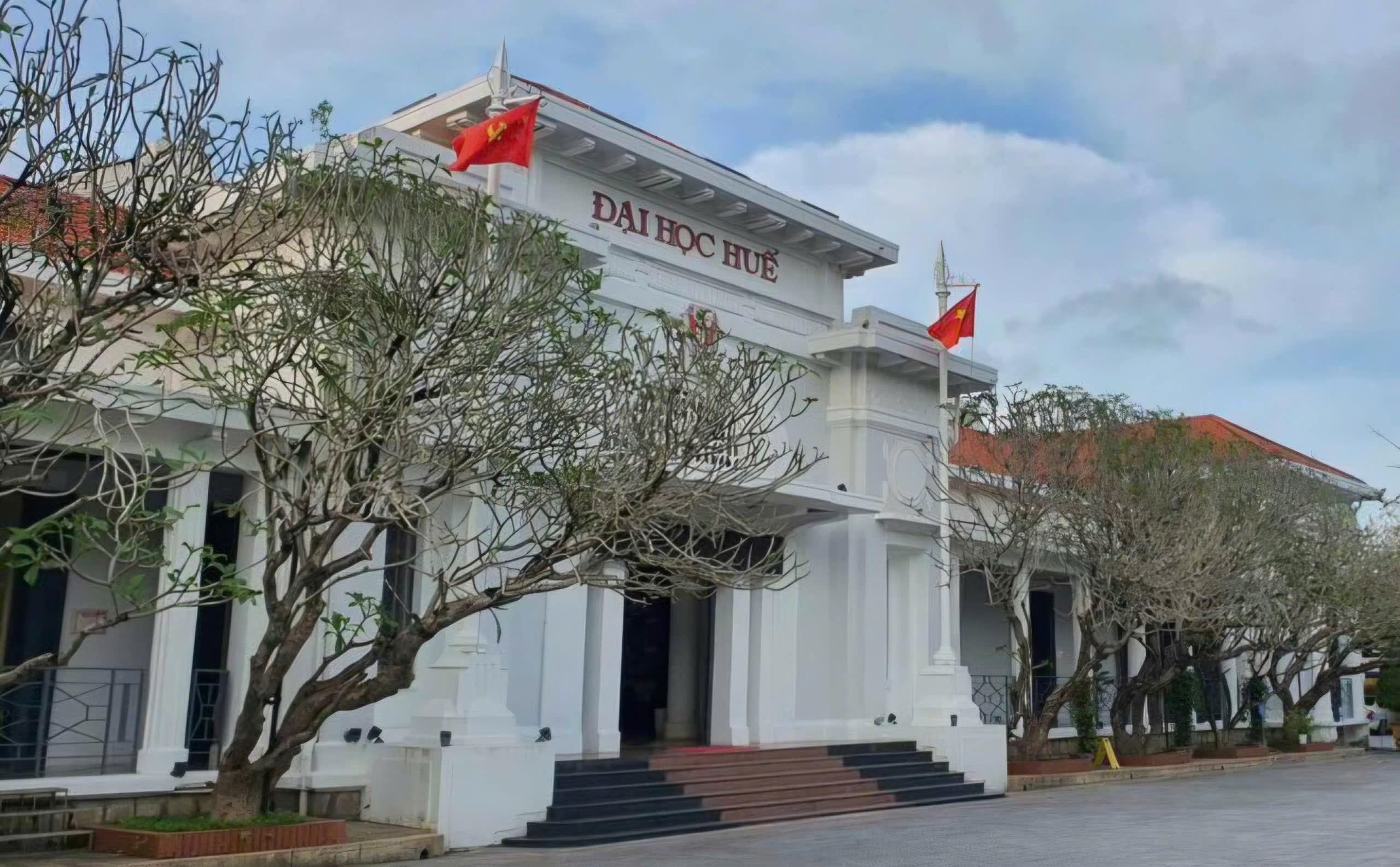 dai-hoc-hue-ra-soat-vuong-mac-tuyen-sinh-1786582134523591085289 Đại học Huế. Ảnh: P.Đ.