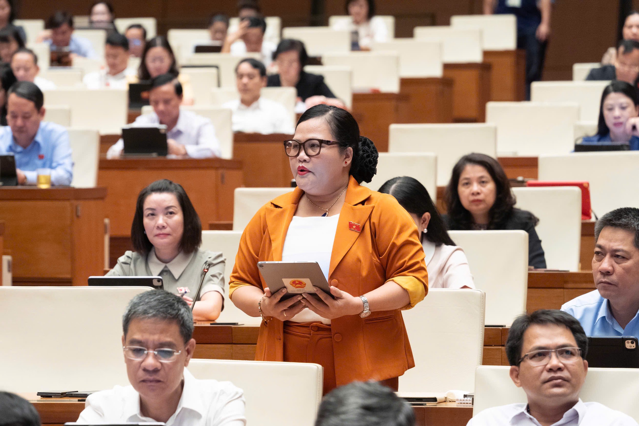 dbqh-suu-1786594705233505184842 ĐBQH 'mổ xẻ' cơ chế chia sẻ hạ tầng viễn thông- Ảnh 4.