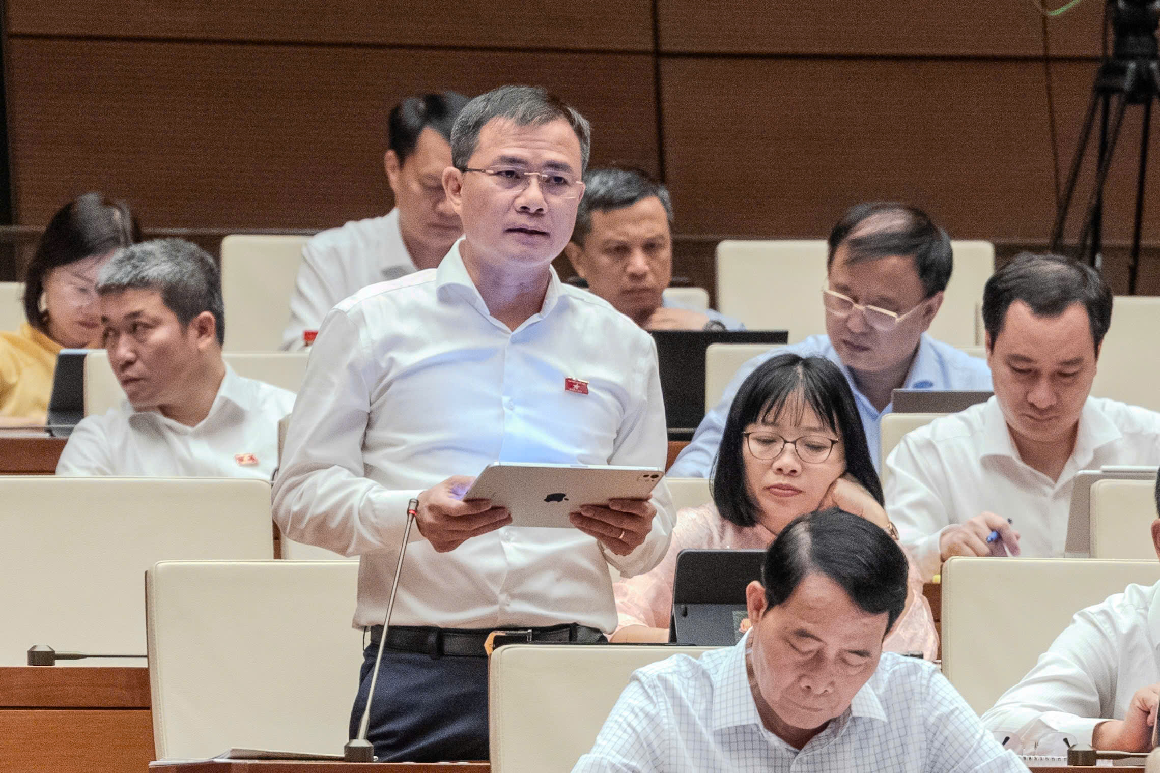 dbqh-thang-17865946112492049180507 ĐBQH 'mổ xẻ' cơ chế chia sẻ hạ tầng viễn thông- Ảnh 3.