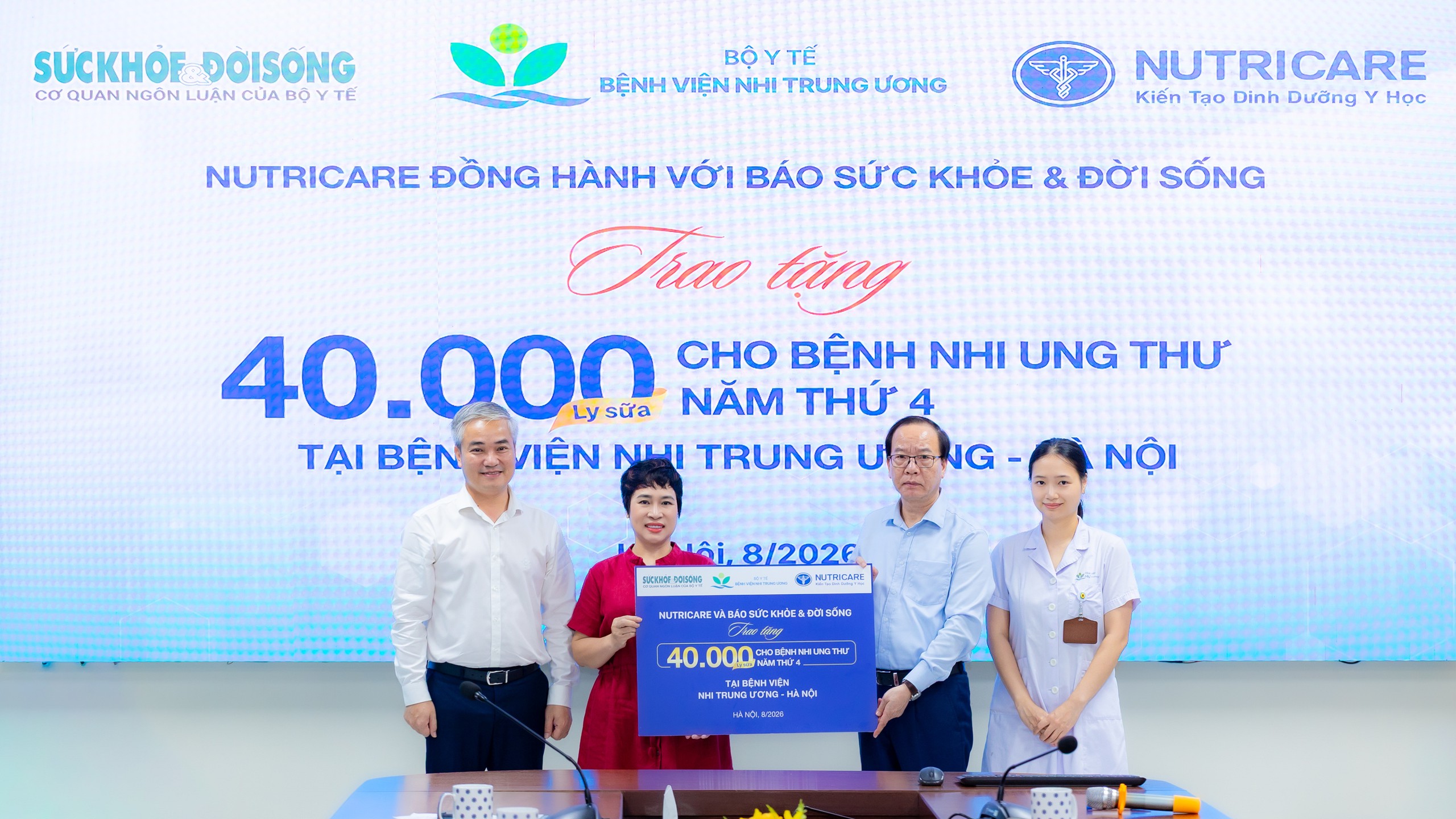 dn20750-17872236324831748277736 Báo Sức khỏe & Đời sống và Nutricare trao 40.000 ly sữa tiếp thêm động lực cho bệnh nhi ung thư- Ảnh 2.