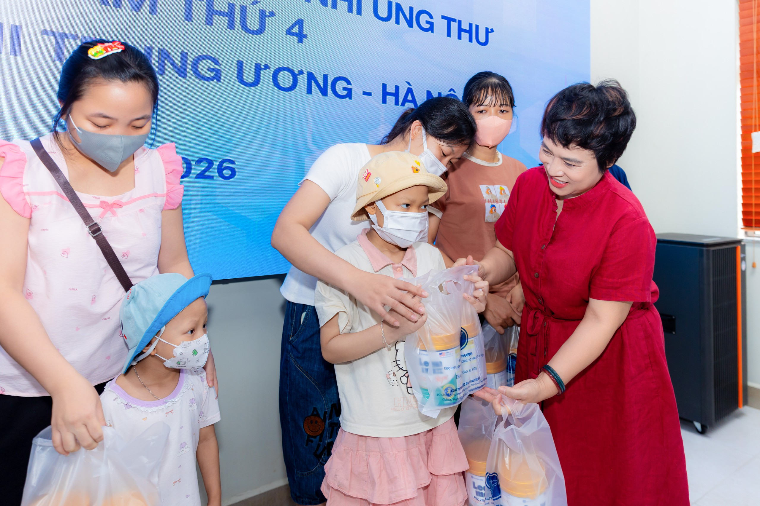 dn20820-1787223632389254629636 Báo Sức khỏe & Đời sống và Nutricare trao 40.000 ly sữa tiếp thêm động lực cho bệnh nhi ung thư- Ảnh 5.