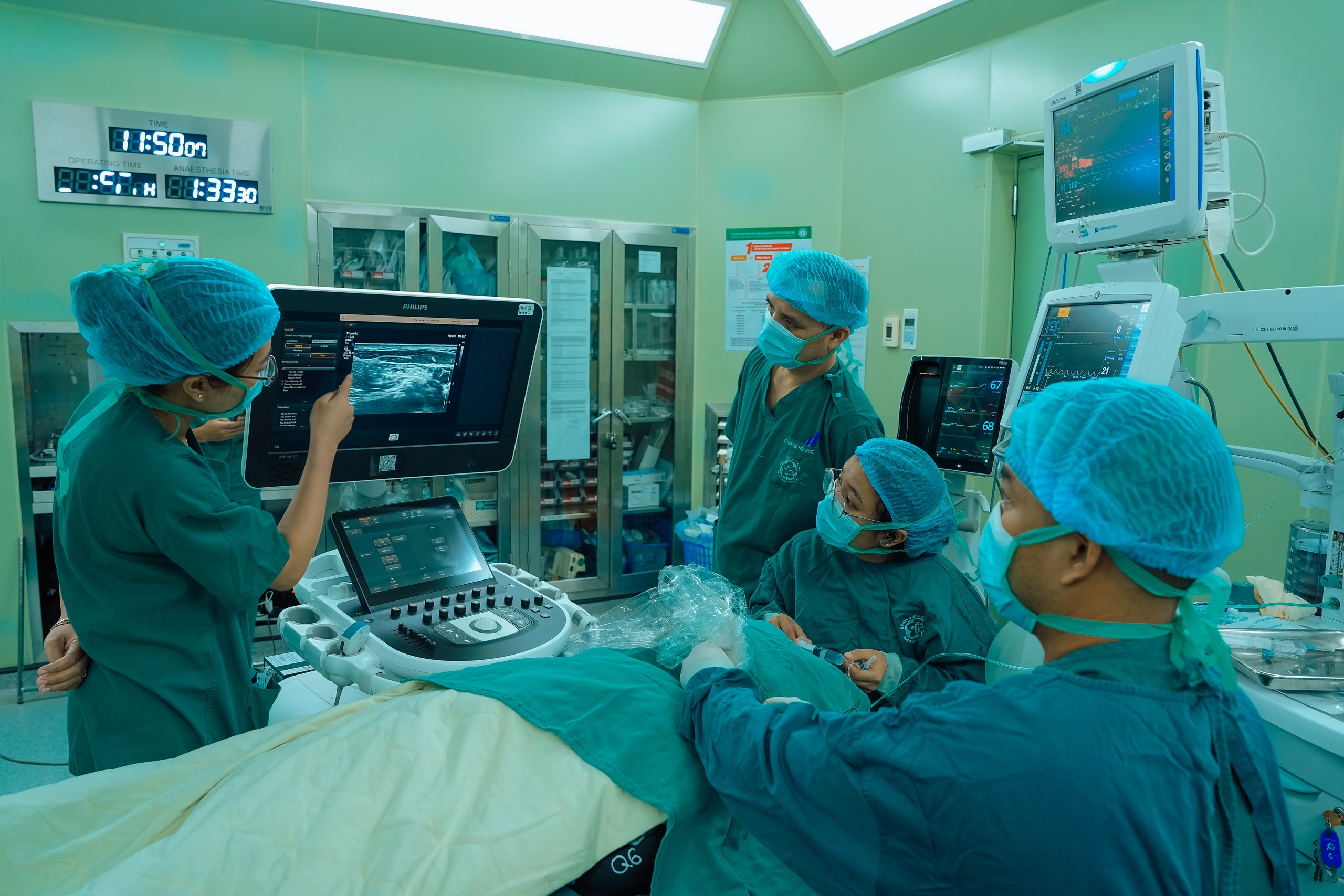 Phẫu thuật động mạch cảnh tại Bệnh viện Bạch Mai