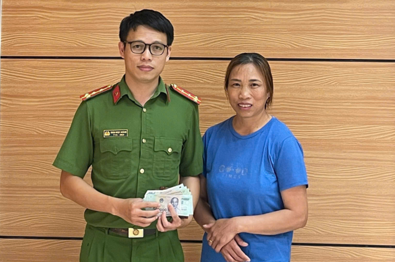 edit-1-17878270095011892318211 Hành Động Đáng Khen Của Người Phụ Nữ Nhặt Được Ví Có Vàng - Ảnh 1.