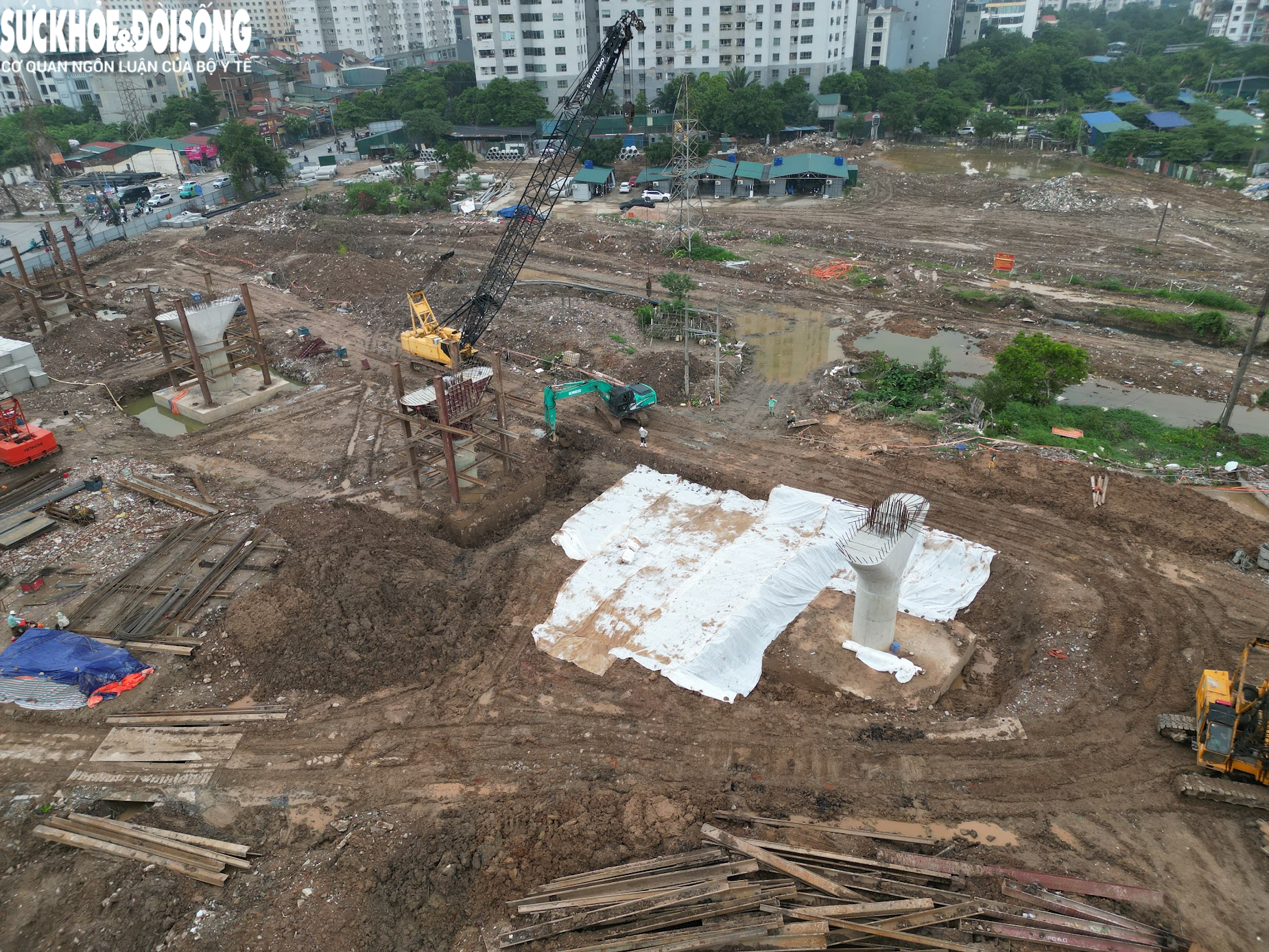 Trụ cầu tại nút giao Phạm Tu
