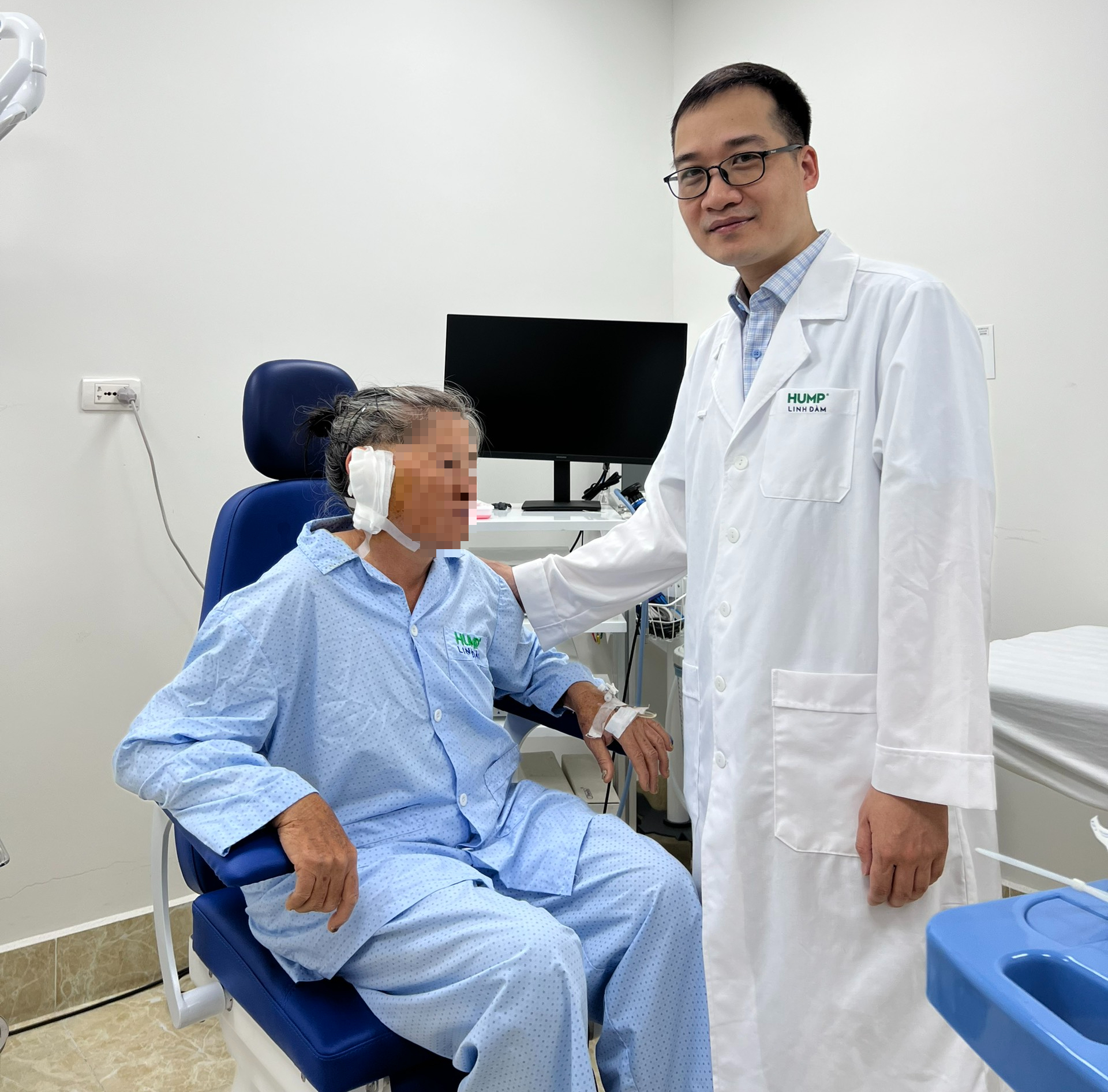 edit-edit-u-duoi-tai-1785560625612212568834 Chủ quan với khối u dưới tai, người bệnh suýt bị liệt mặt- Ảnh 2.
