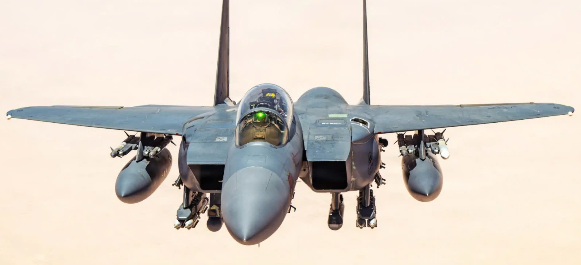 f-15e-strike-eagle-1786589181534567536621 Iran dùng mạng lưới UAV để dẫn đường cho tên lửa bắn hạ F-15E Mỹ - Ảnh 1.