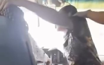 Tai Nạn Giao Thông Kinh Hoàng: Người Đàn Ông Tấn Công Tài Xế Ô Tô