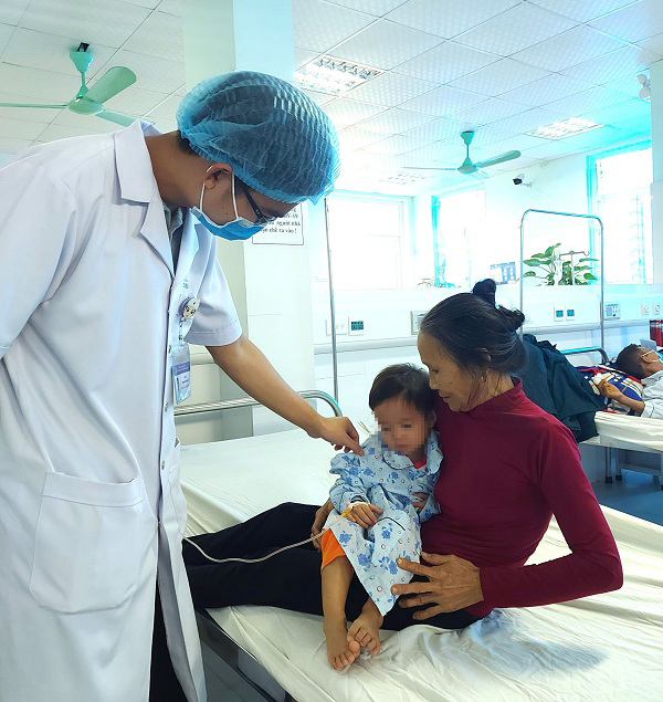 Câu Chuyện Cảm Động Về Bé Trai 5 Tuổi Bị Dị Vật Trong Hậu Môn