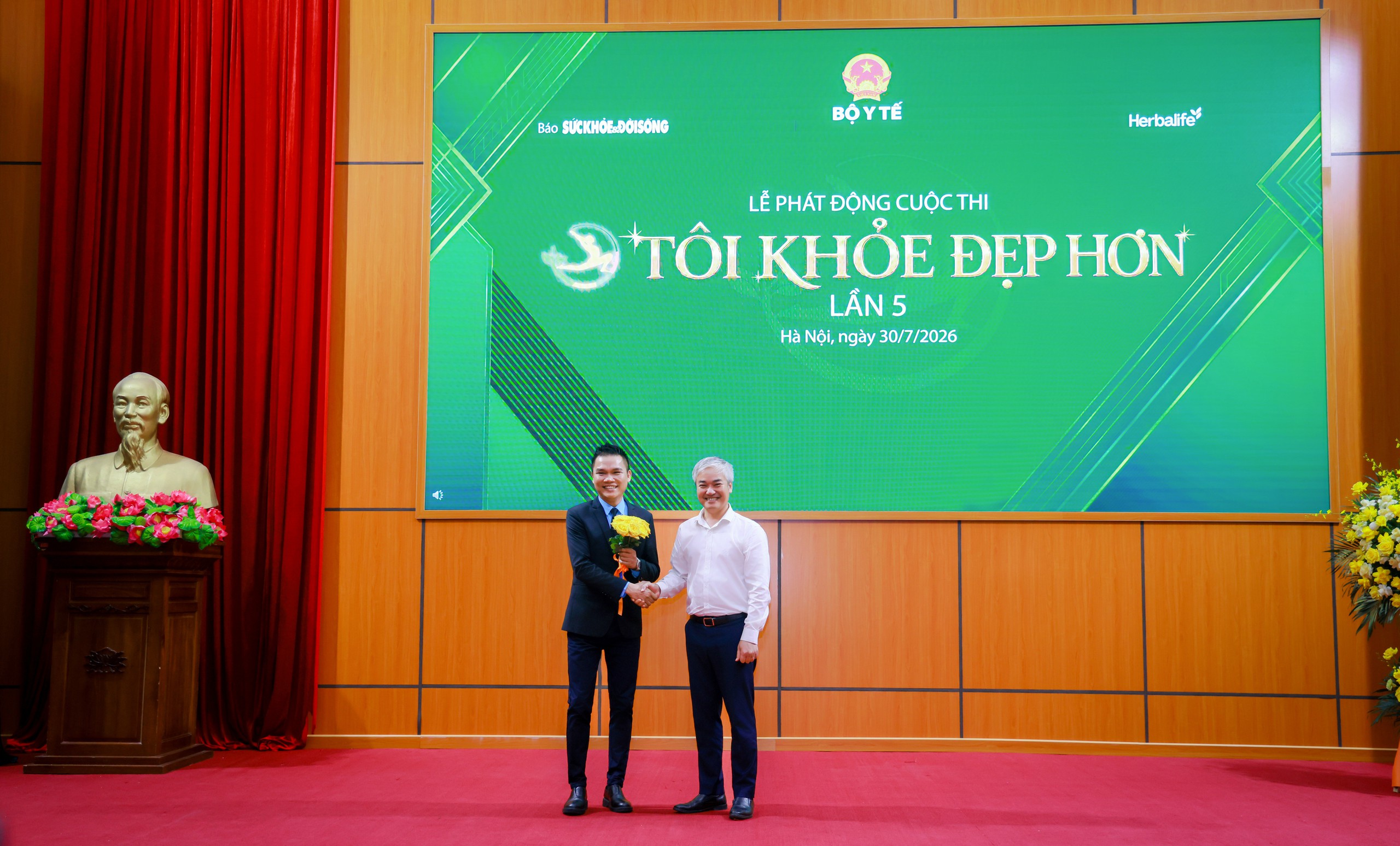 Sự đồng hành giữa Báo Sức khỏe và Herbalife tại buổi lễ. Sự đồng hành giữa Báo Sức khỏe và Herbalife tại buổi lễ.