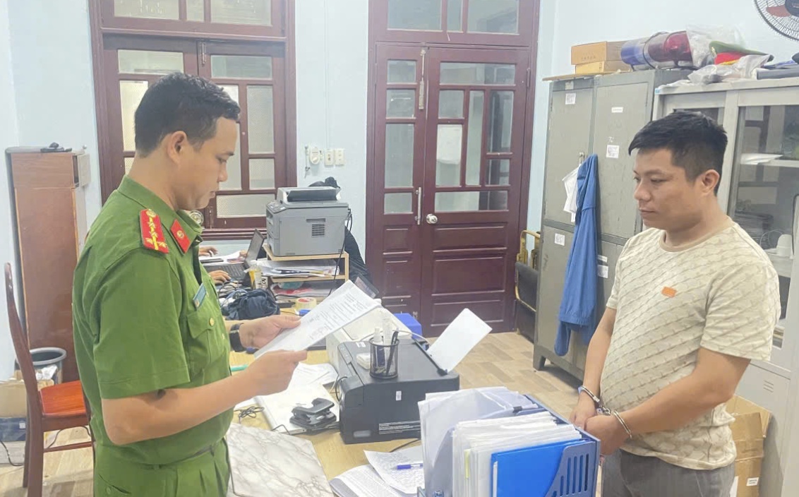 hinh-anh-12-8-26-luc-1529-1786523604820532638710 Bắt chủ quán cà phê vì cho khách đánh bạc tại quán - Ảnh 1.