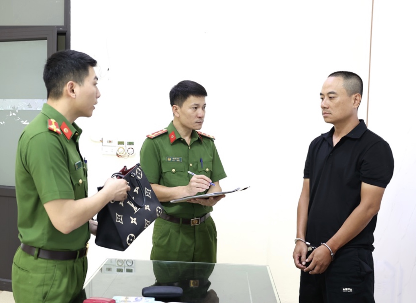 Hành Trình Trốn Chạy Của Kẻ Trộm Ô Tô: Nguyên Nhân Và Hệ Lụy