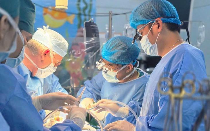 Việt Nam còn thiếu trung tâm điều trị ung thư nhi - Ảnh 2.