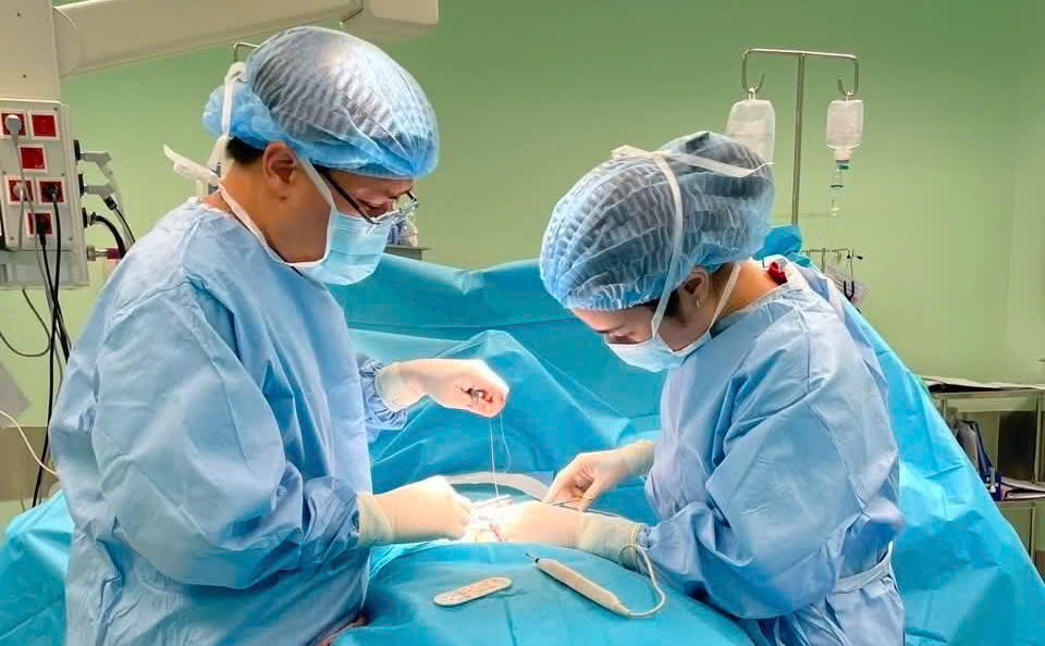 Cuộc Phẫu Thuật Khẩn Cấp Bảo Tồn Khớp Háng Cho Trẻ Em- Ảnh 1.