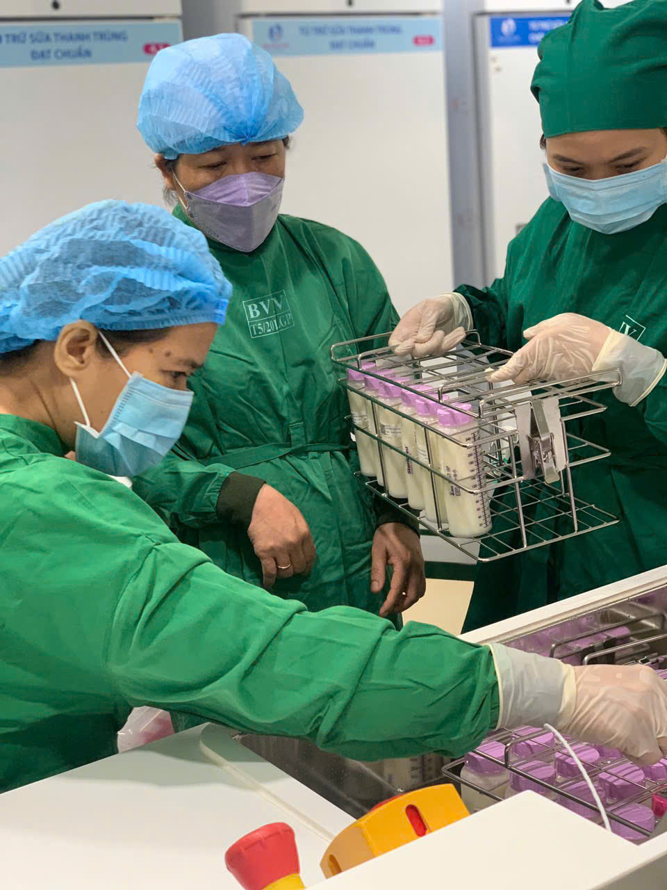 Ngân hàng sữa mẹ lớn nhất Việt Nam: Nhiều bà mẹ hiến 500 lít sữa, trao cơ hội sống cho trẻ sinh non - Ảnh 4.