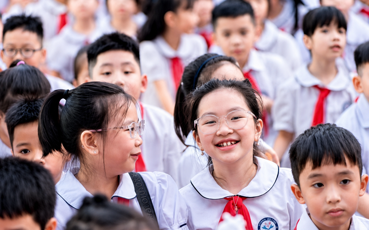 Bàn ghế trường học bất cập, ban hành quy trình rà soát 6 bước- Ảnh 2.