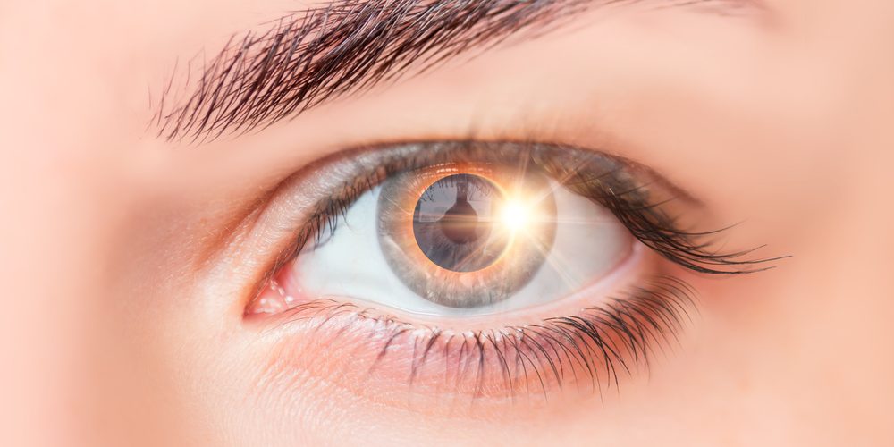 Cô Gái Trải Qua Hệ Lụy Khi Nhìn Nhật Thực Không An Toàn