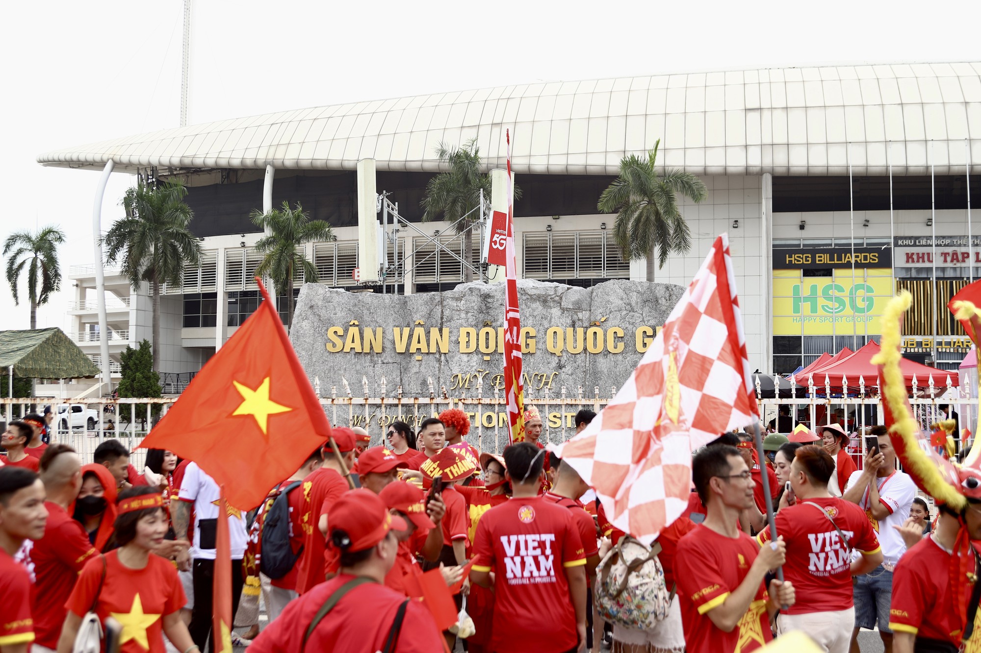 Không khí tại SVĐ Mỹ Đình